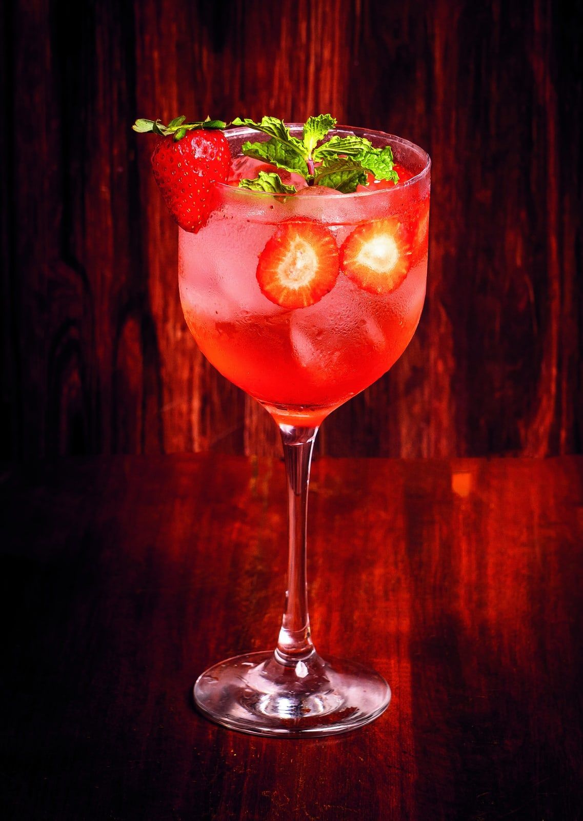 Gin Tonic mit Erdbeere